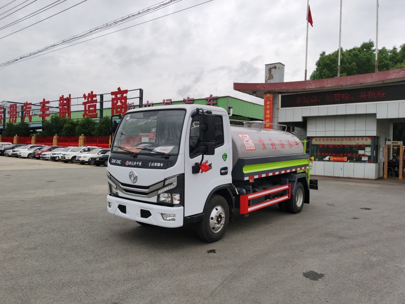 東風(fēng)多利卡   5噸  灑水車